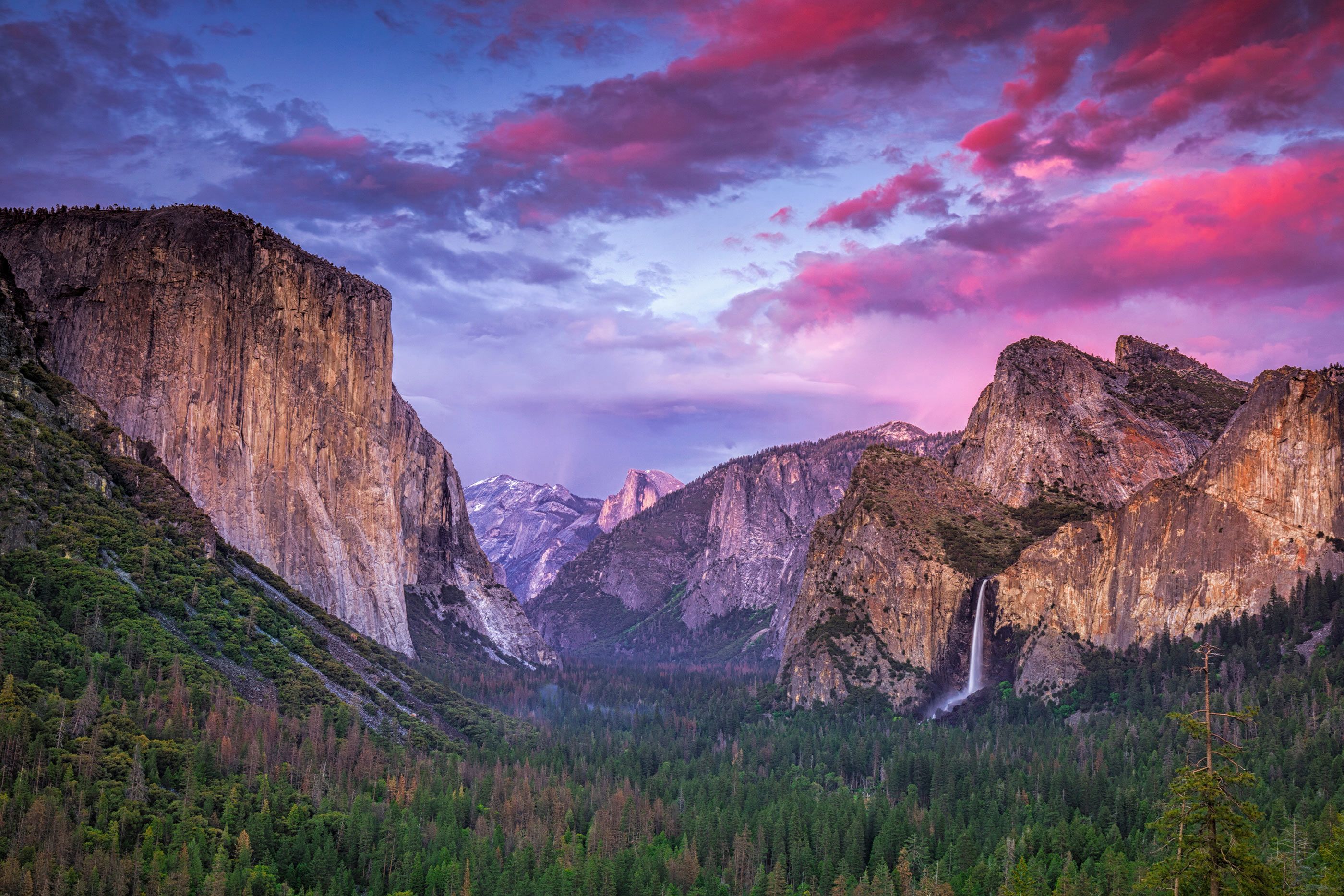 Hiking in Yosemite National Park, USA | Wanderlust
