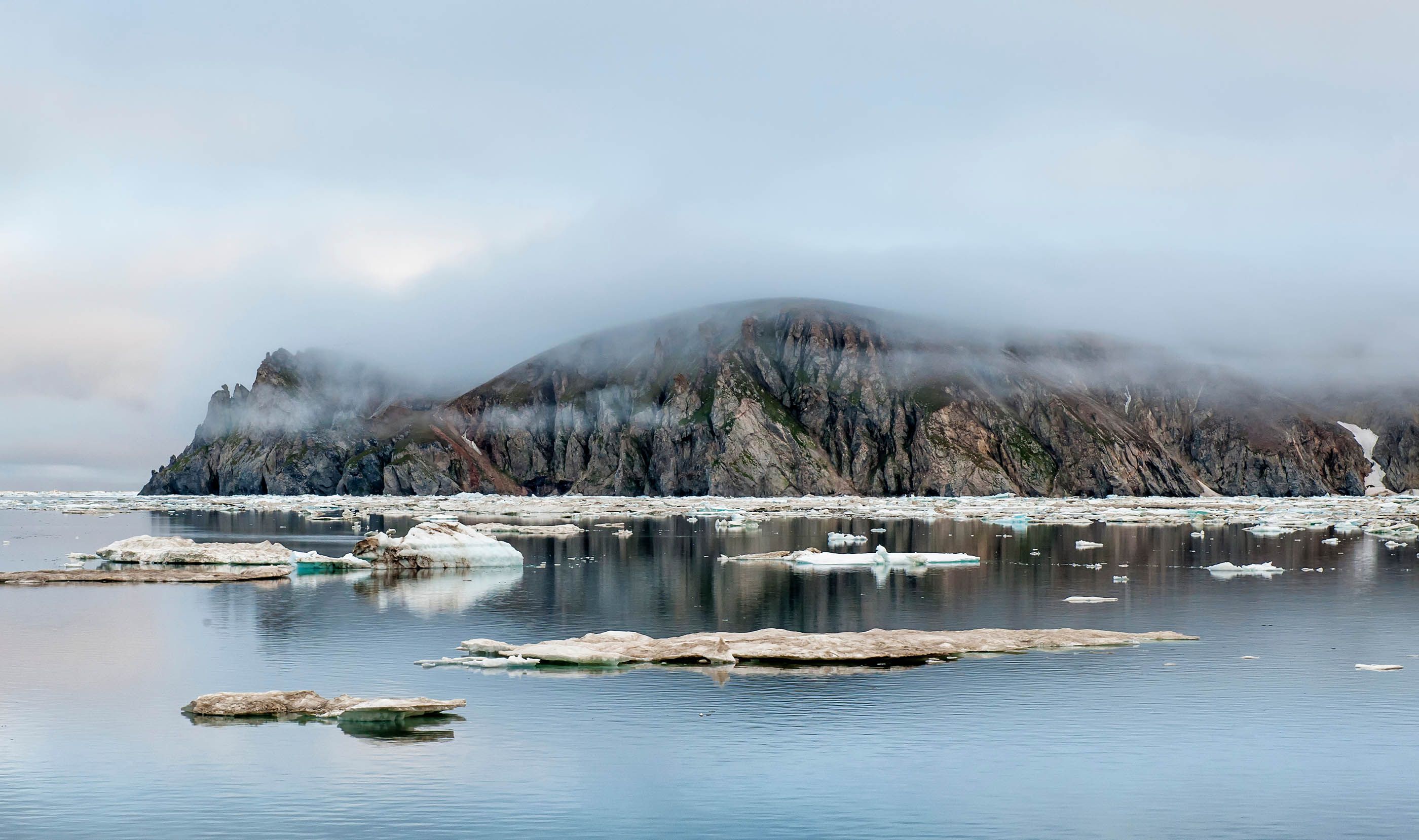 L'île Wrangel, dans la mer de Chuckchi, est dépourvue de gens, donc la distance sociale ici serait un jeu d'enfant (Shutterstock)