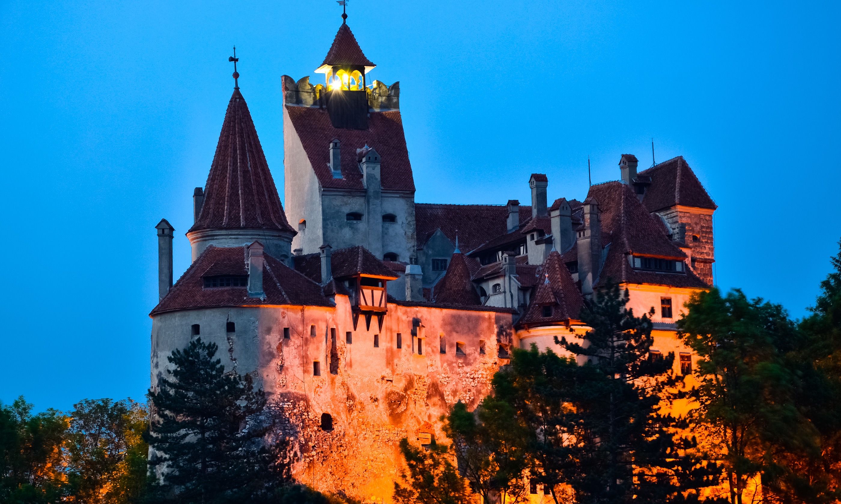 Dracula’s Castle at night (Dreamstime)