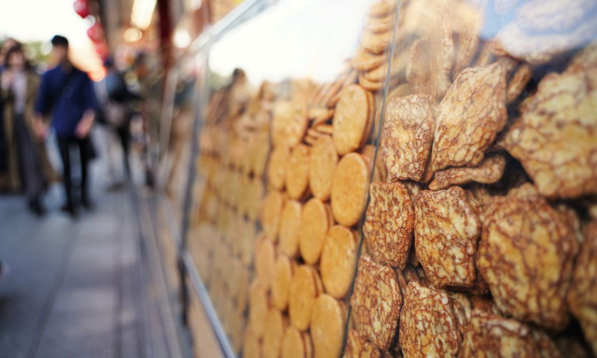 Senbei (rice cracker) stall (Shutterstock)