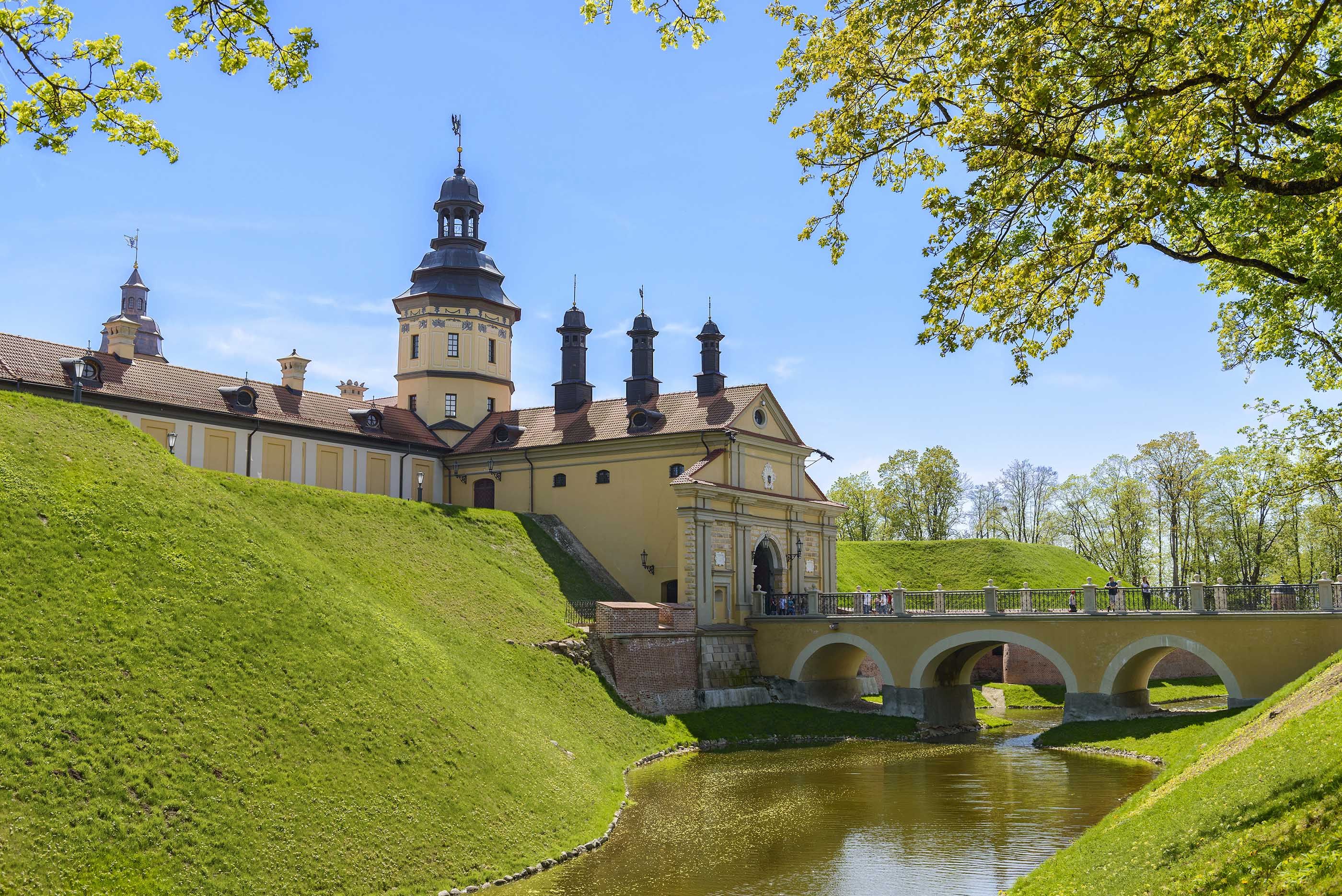 Nesvizh Castle and Fortress Bridge, Belarus (Shutterstock)