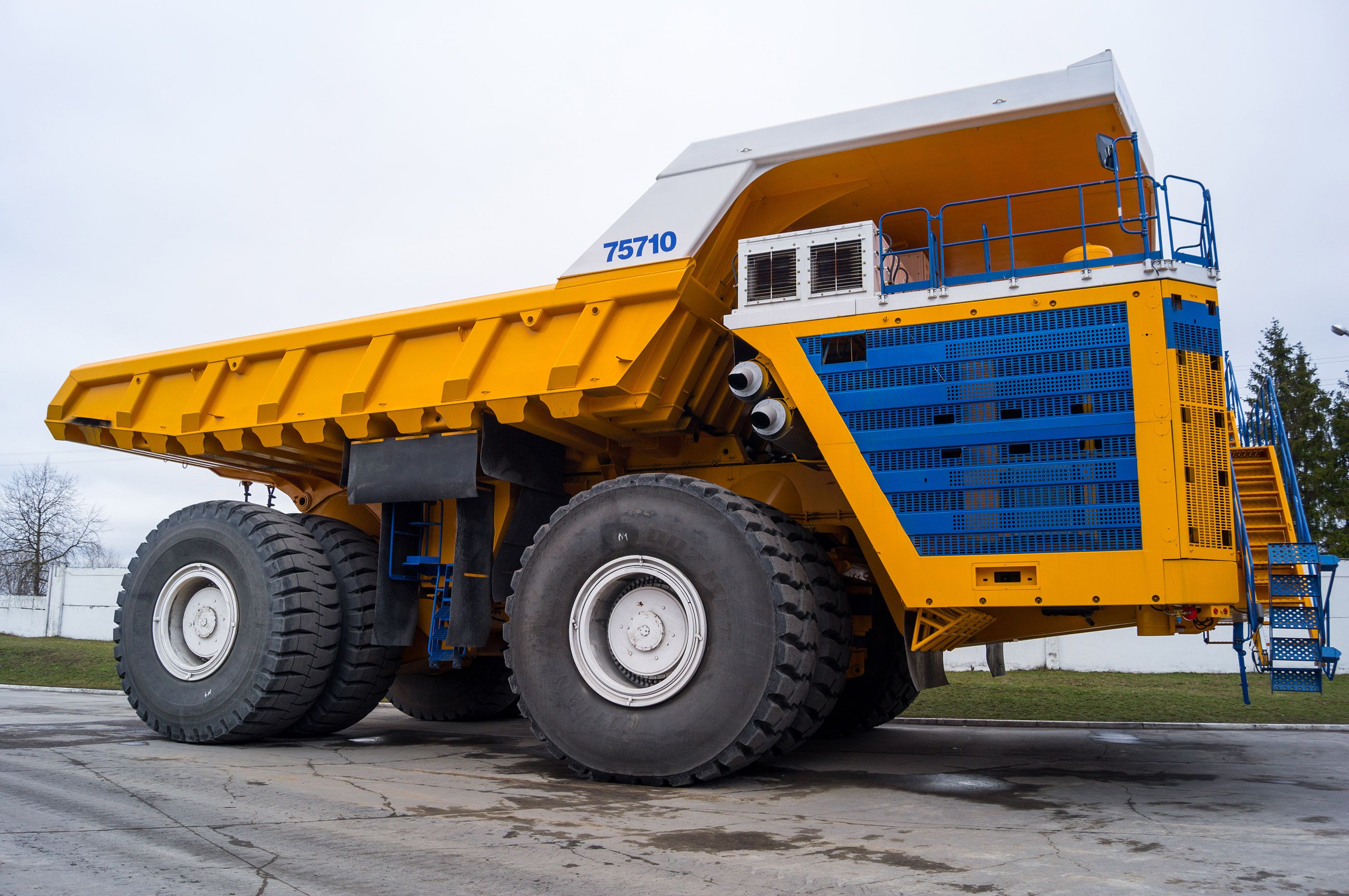 The BelAZ 75710 in all its heavy machine glory (Shutterstock)