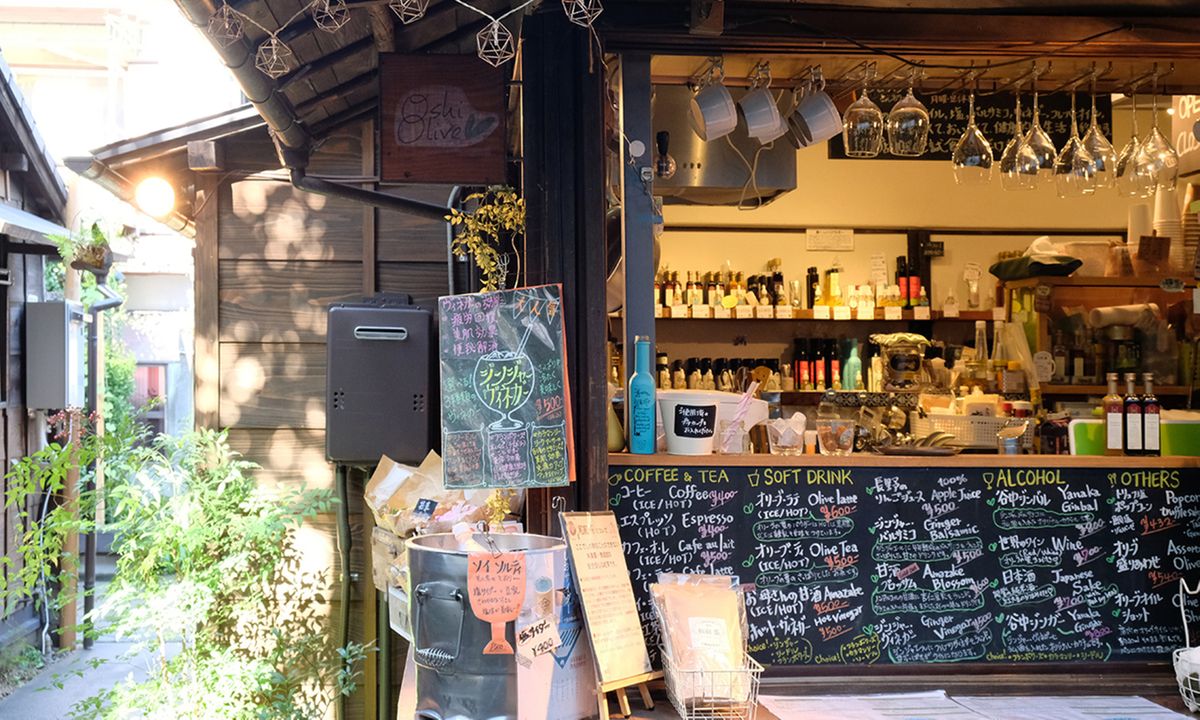 A shop in Ueno Sakuragi Atari (uenosakuragiatari.jp)