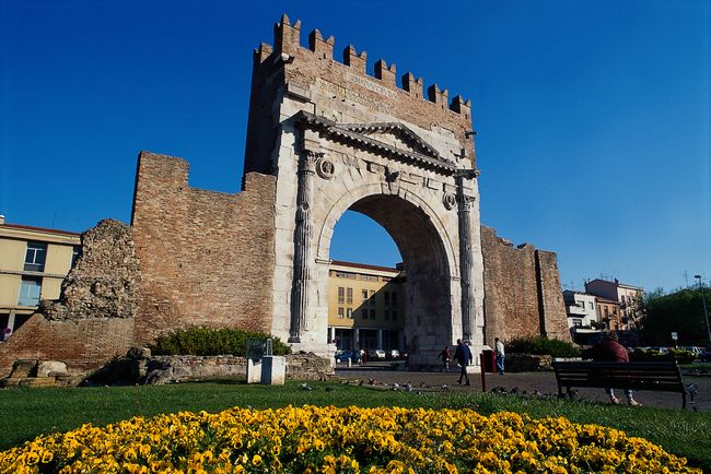 Arco d'Augusto (Emilia Romagna Turismo)
