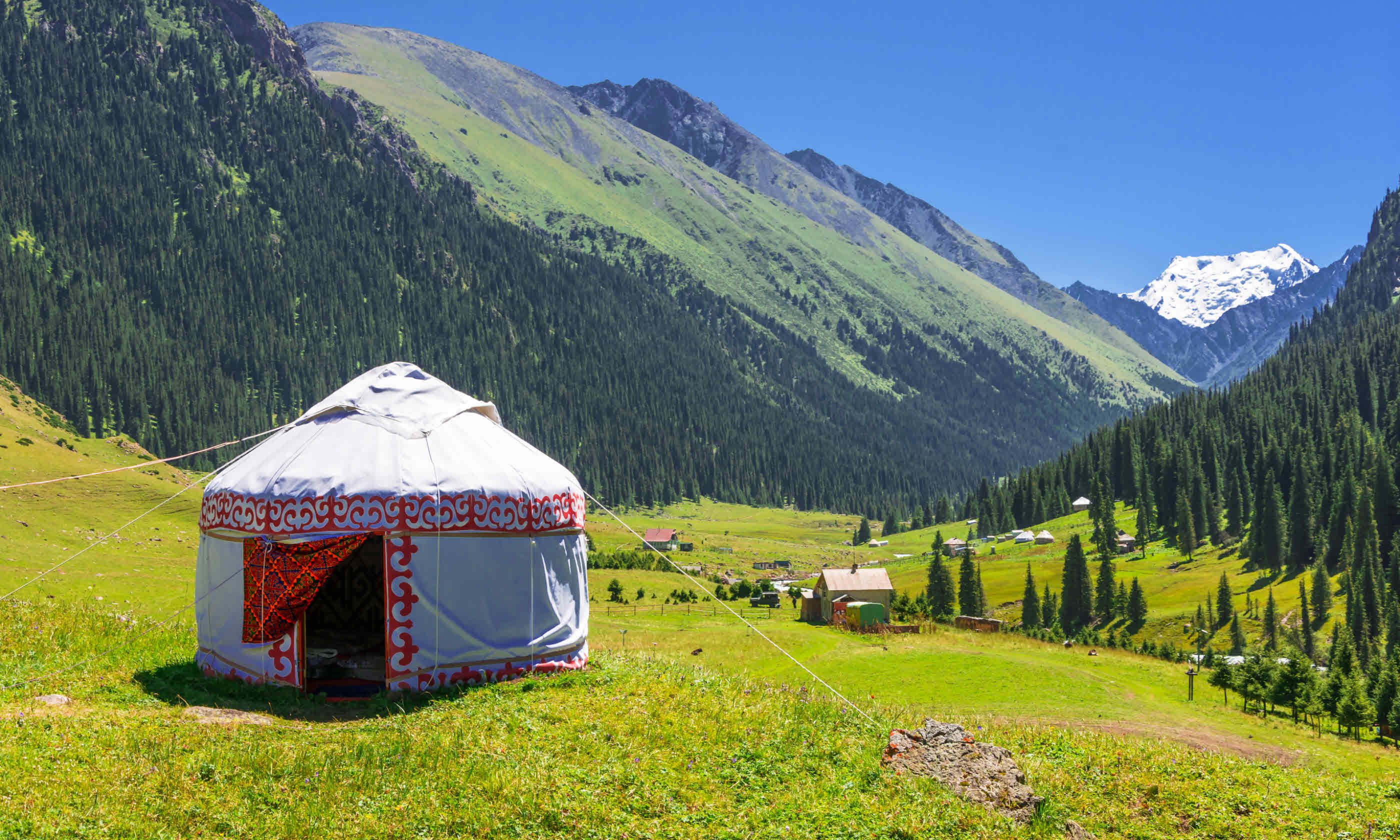 White yurt in the mountains of Kyrgyzstan (Dreamstime)