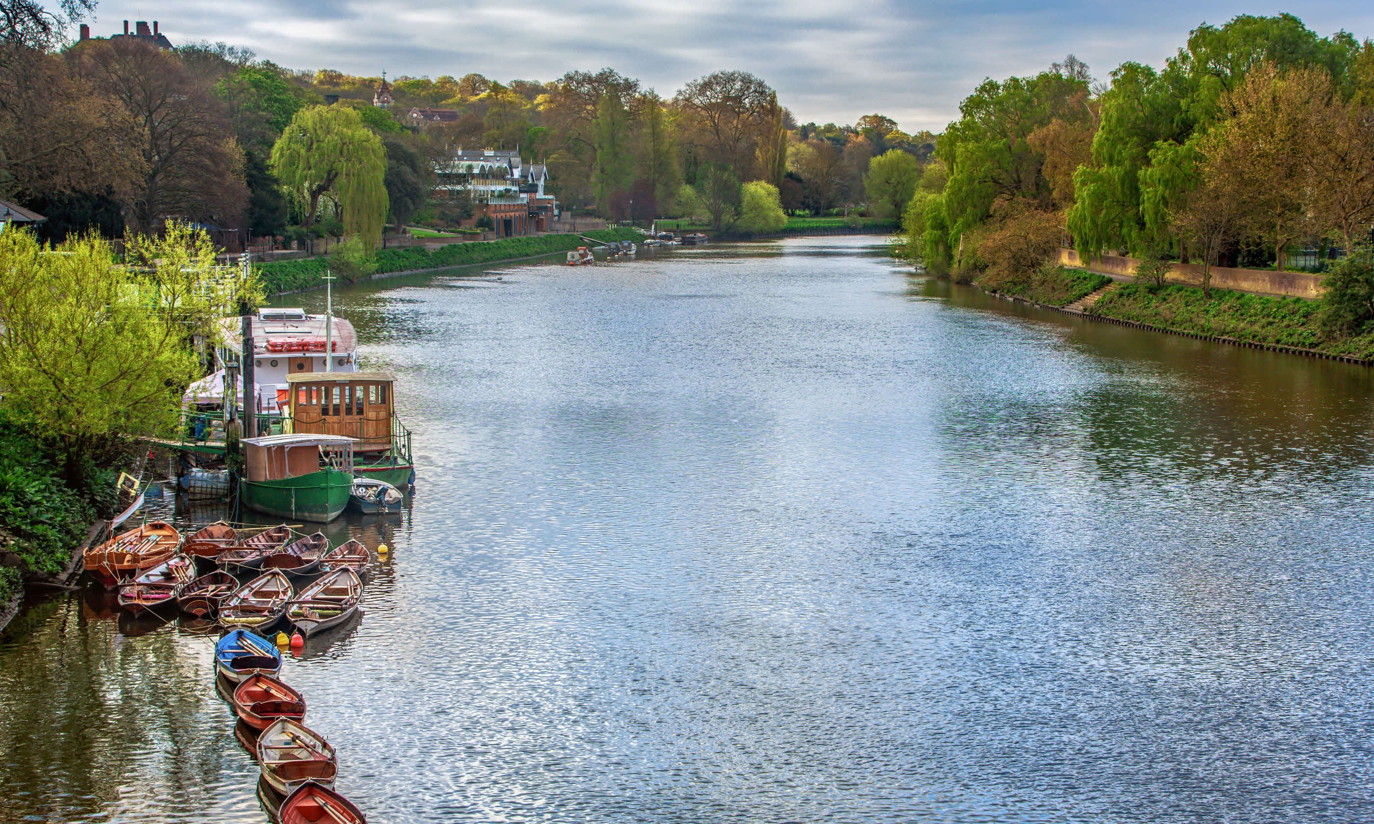 Paddleboard along the River Thames (Shutterstock)
