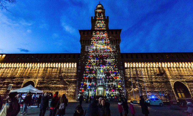 Piazza milan The 5 Best Christmas Markets in Italy | Wanderlust
