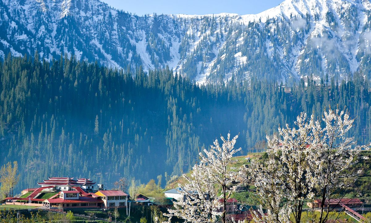 Kel in the Neelum Valley (Shutterstock)