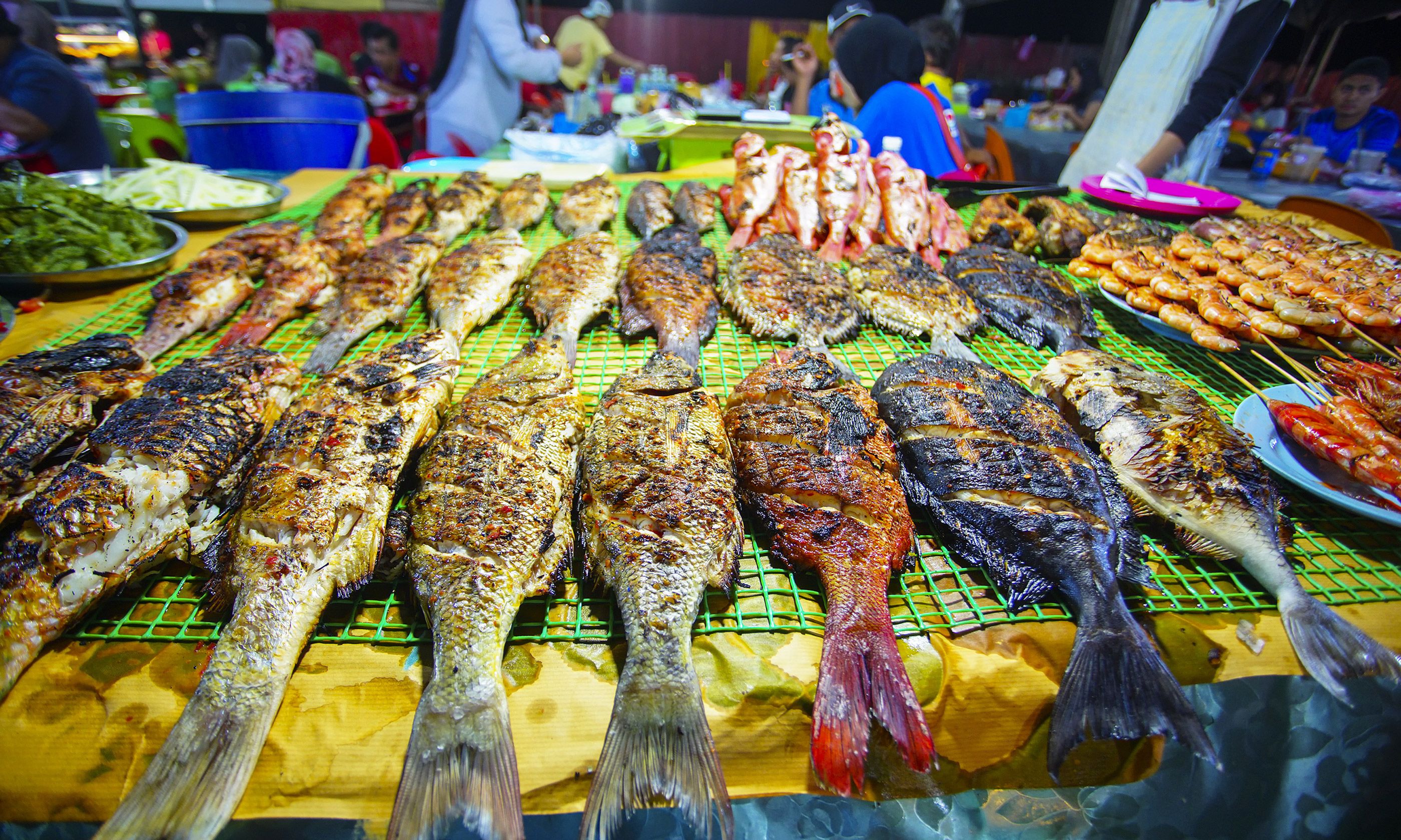 Variety of grilled seafood in Kota Kinabalu night market, Borneo (Dreamstime)