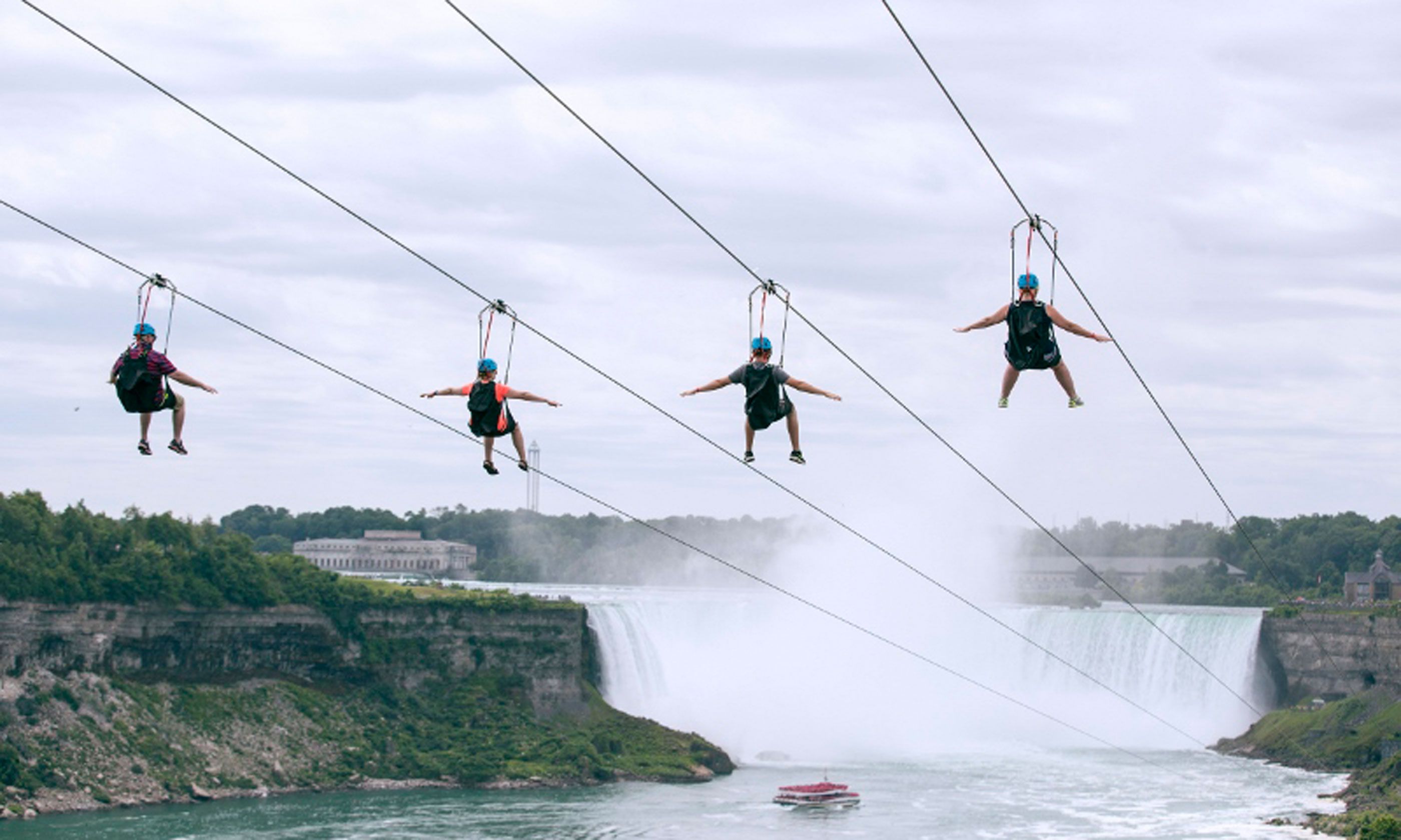 Niagara zipline (TrailFinders)