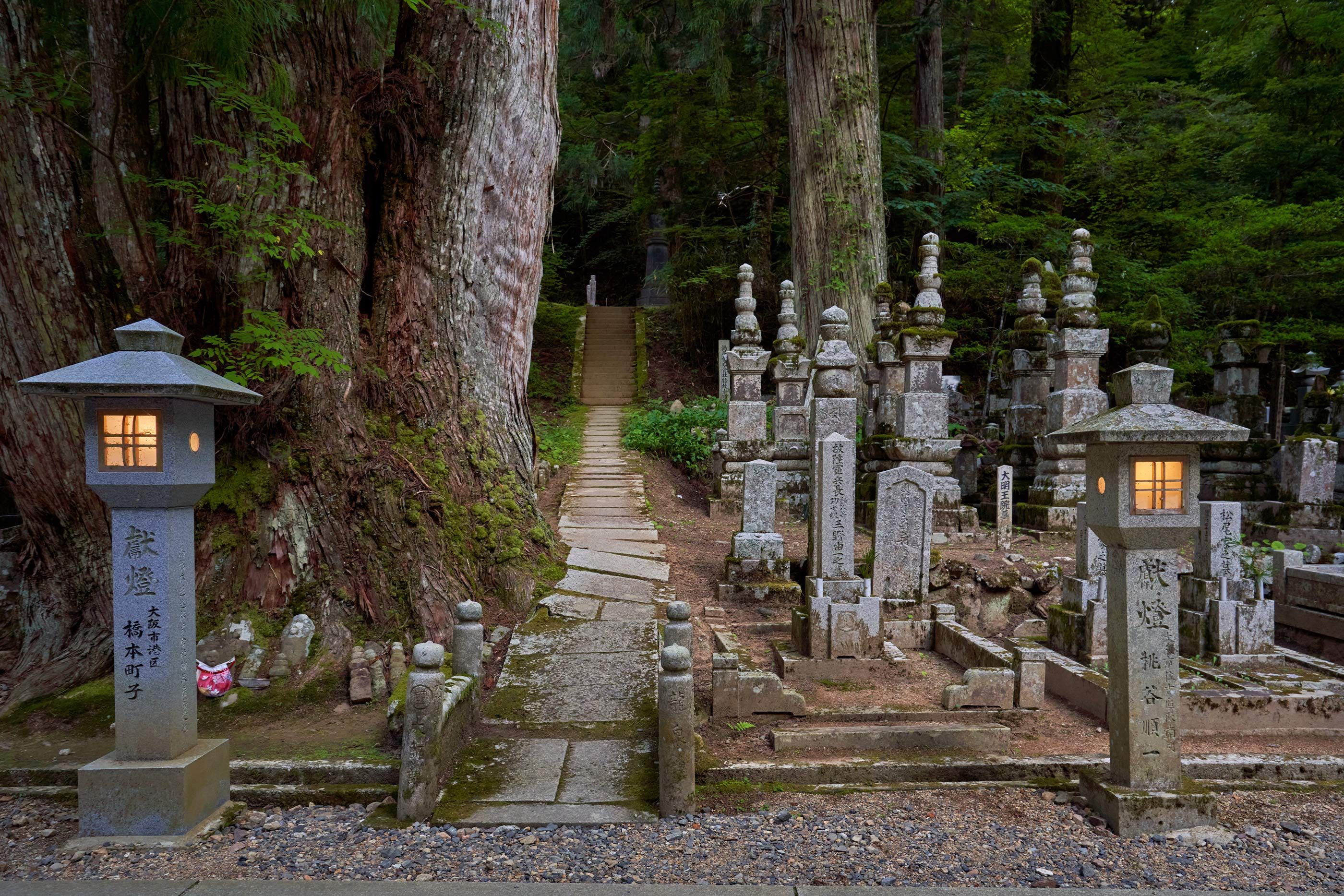 A cemetery in Japan (Shutterstock)