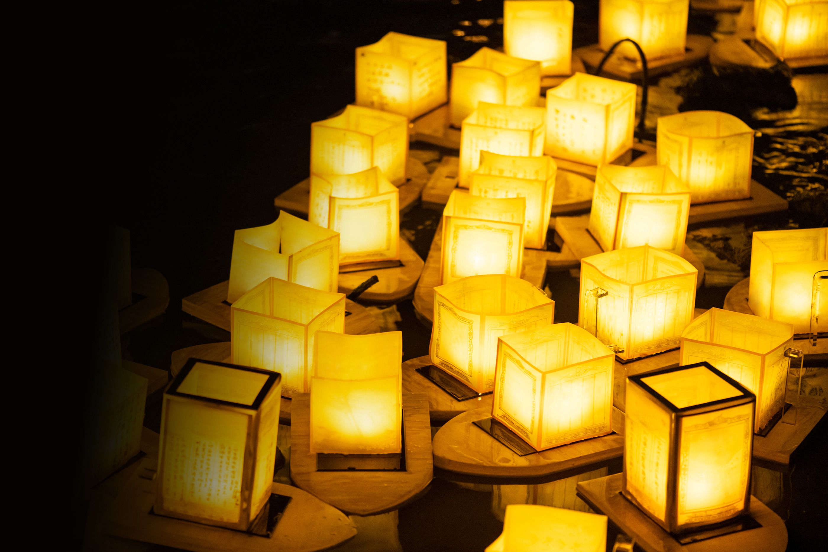 Floating lanterns, Japan (Shutterstock)