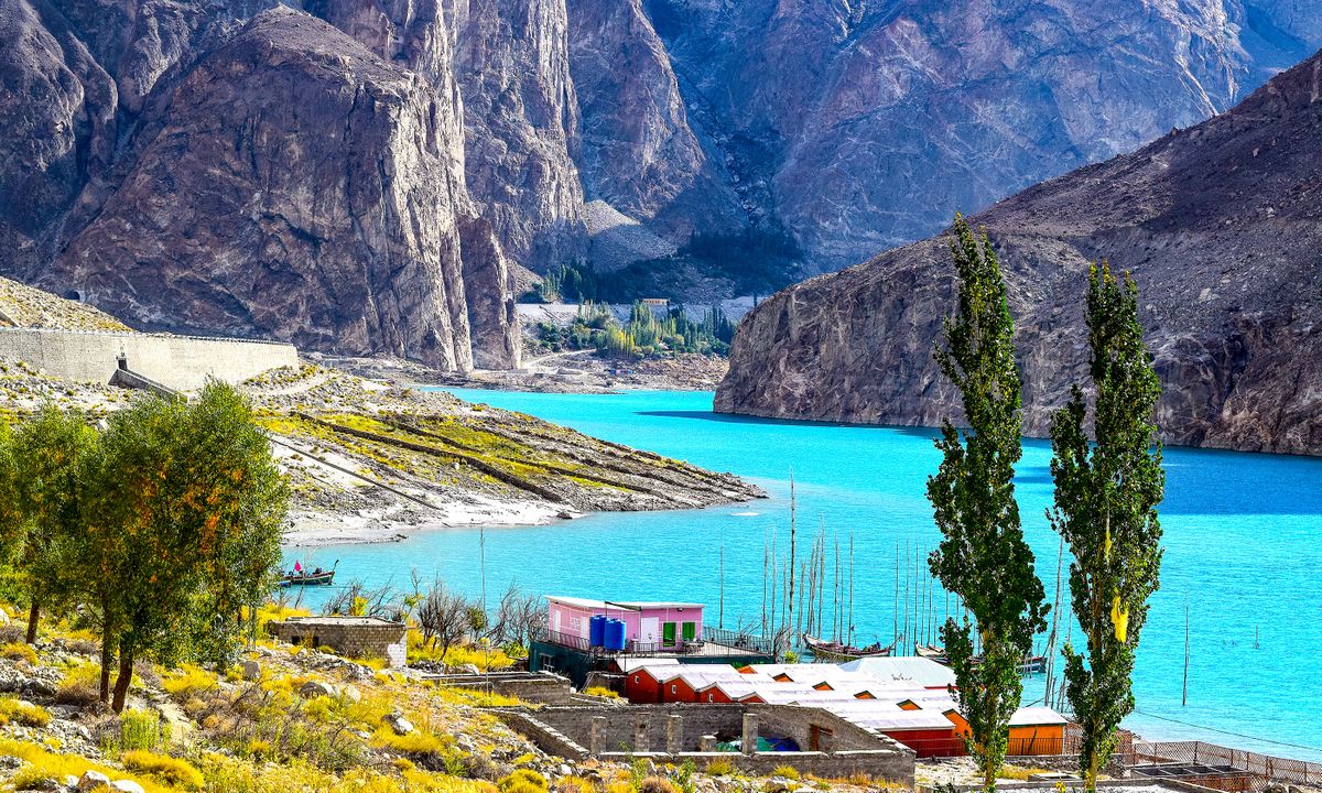 The turquoise waters of Attabad Lake (Shutterstock)