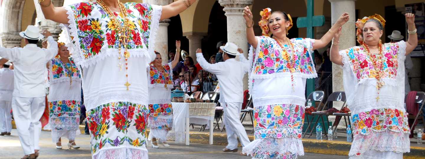 Traditional dancers in Mérida (Dreamstime)