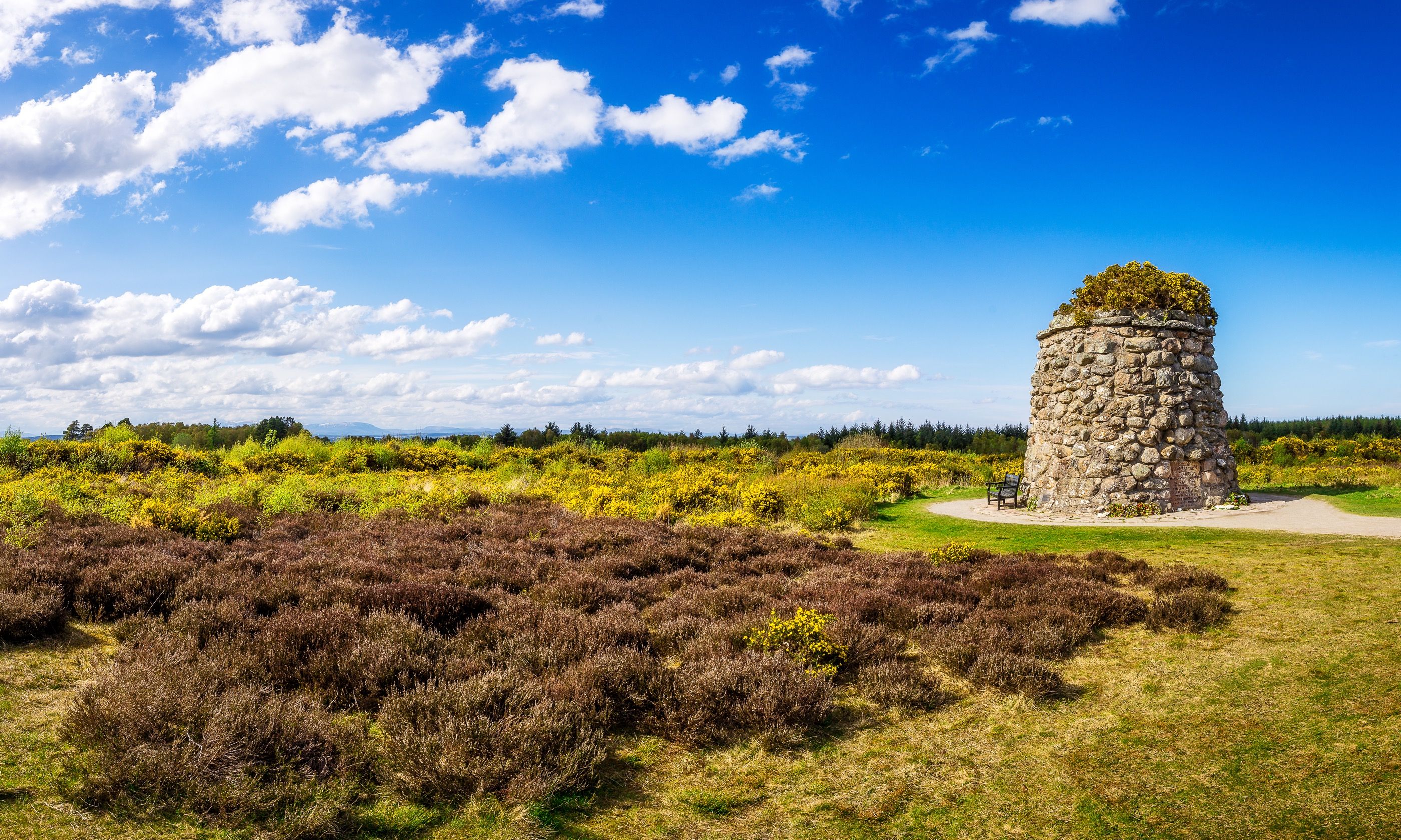 Memorial Cairn at the battlefield of Culloden (Shutterstock)