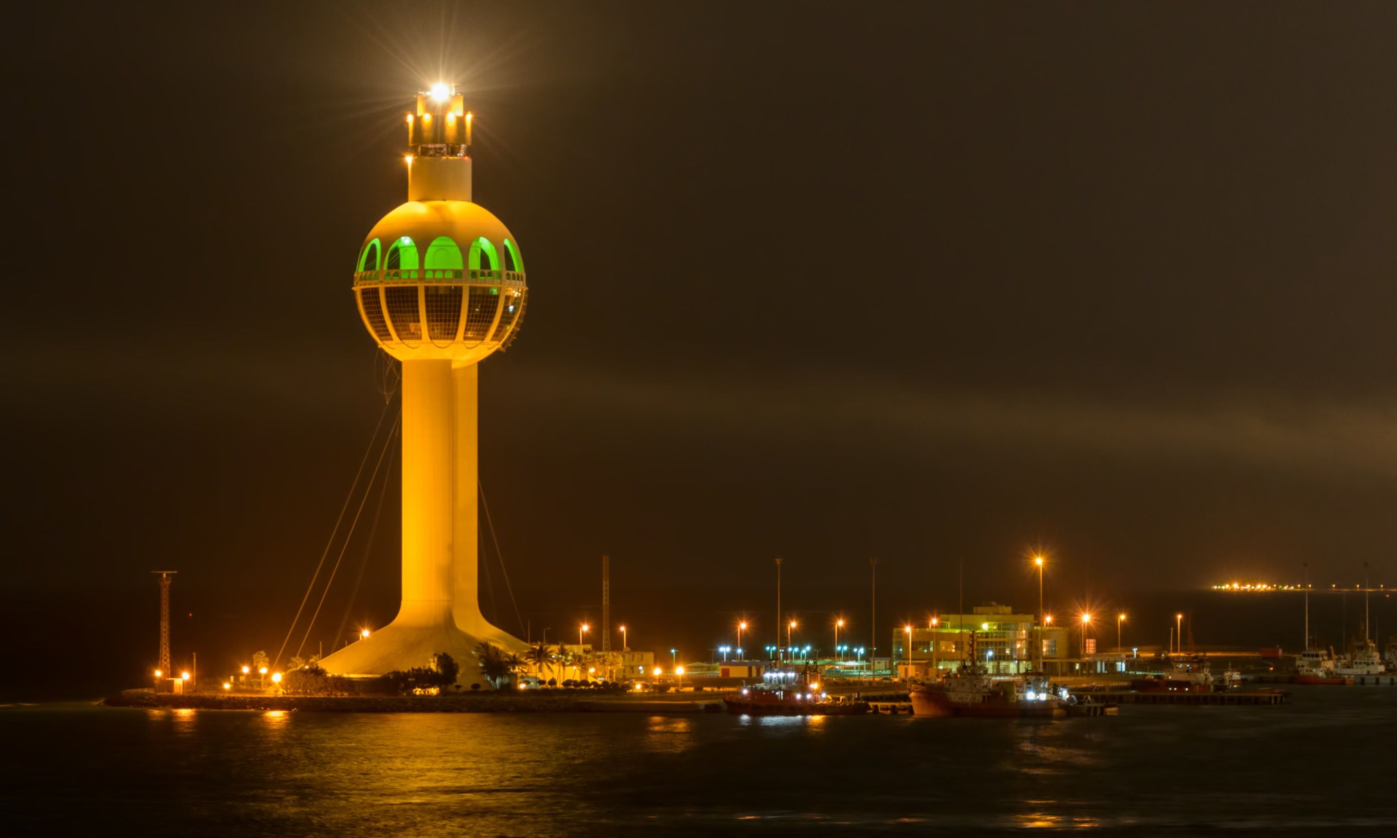 The ultra-modern Jeddah control tower and lighthouse (Dreamstime)