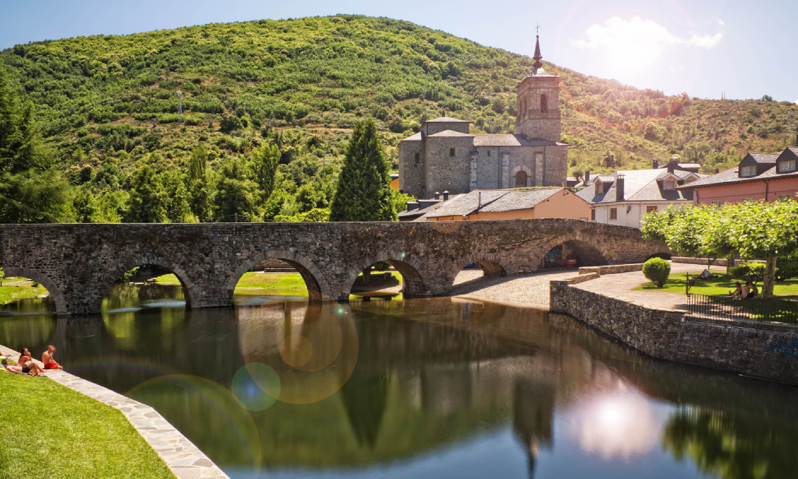 Roman bridge in Molinaseca, Spain (Shutterstock)