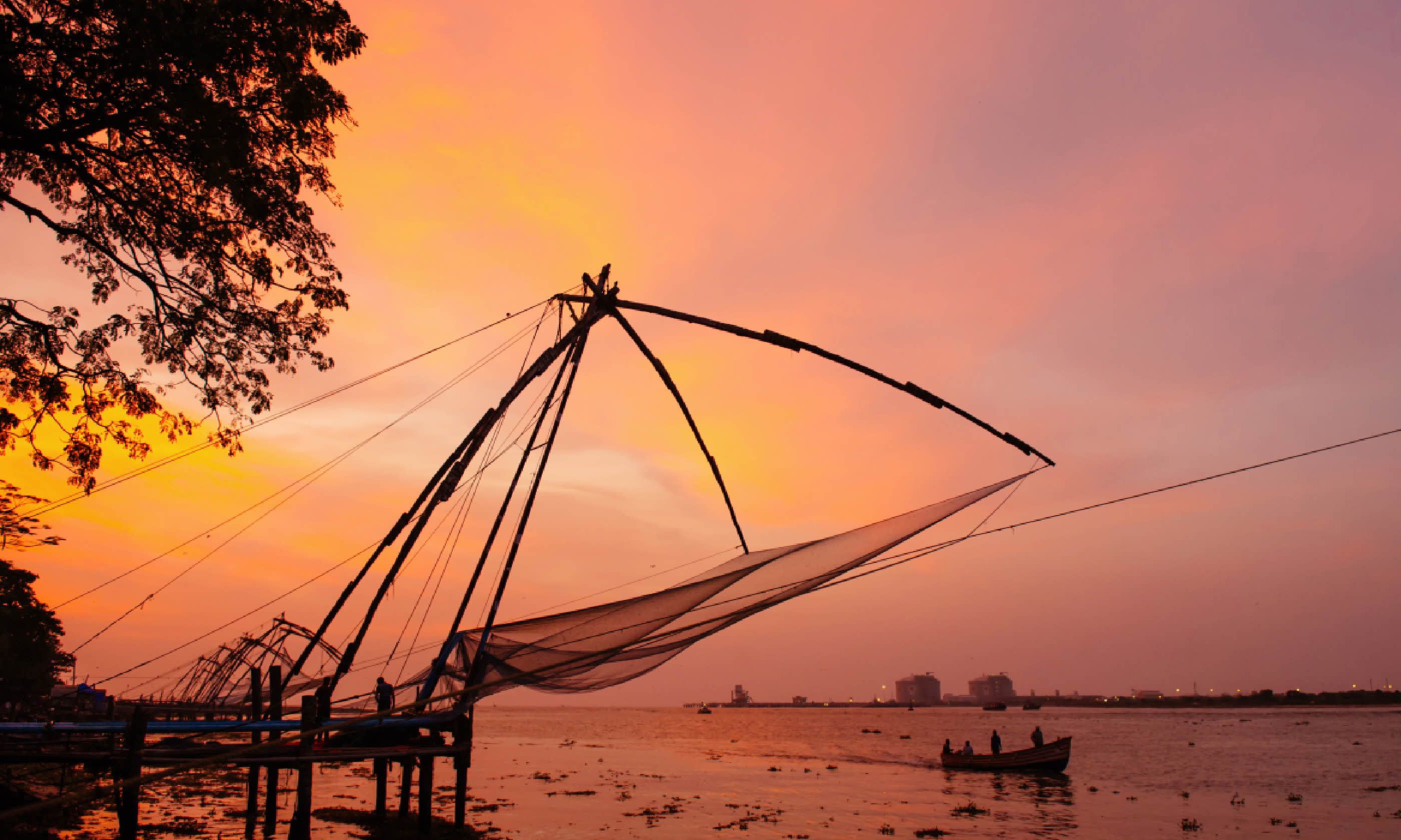Sunset over chinese fishing nets in Kochi (Dreamstime)