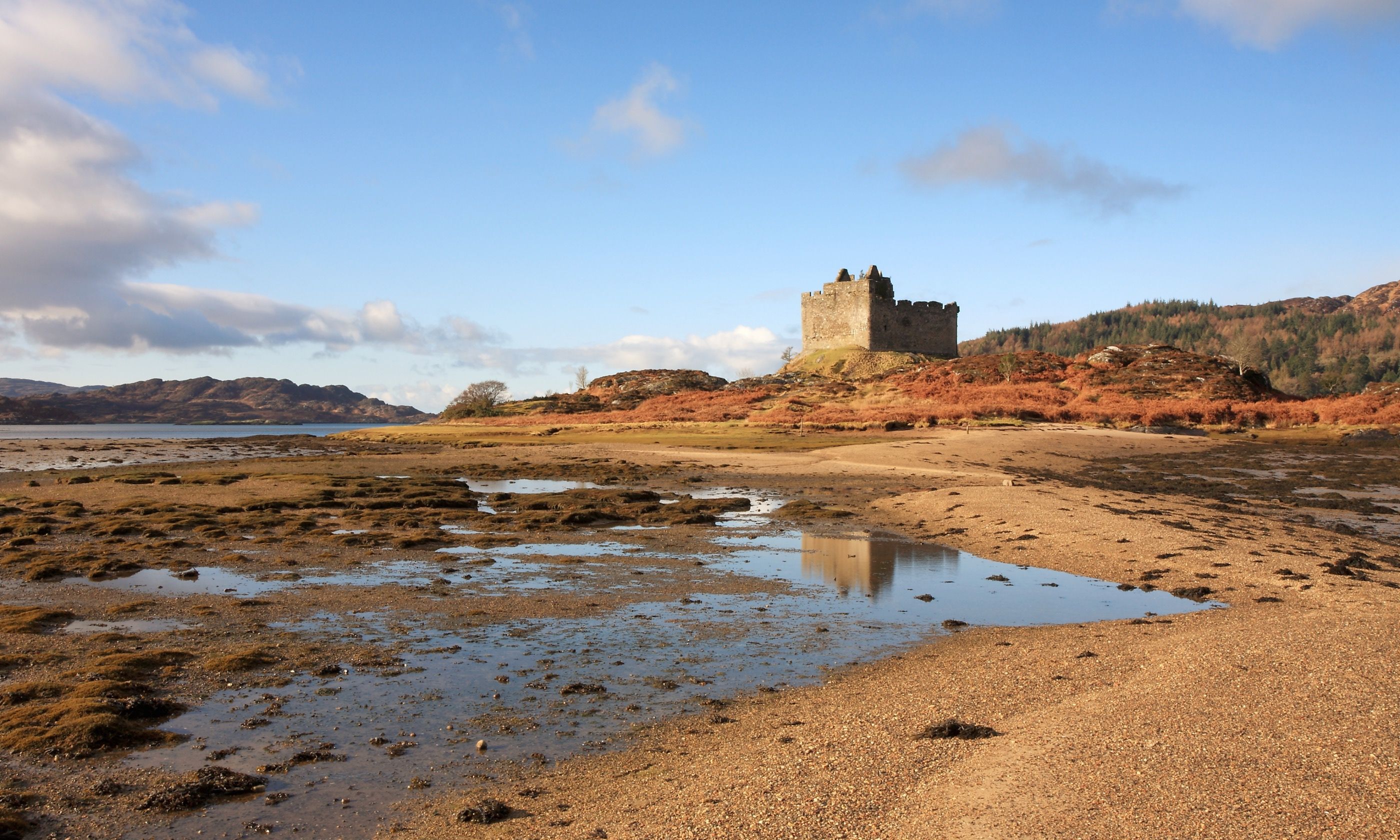 Castle Tioram (Shutterstock.com)