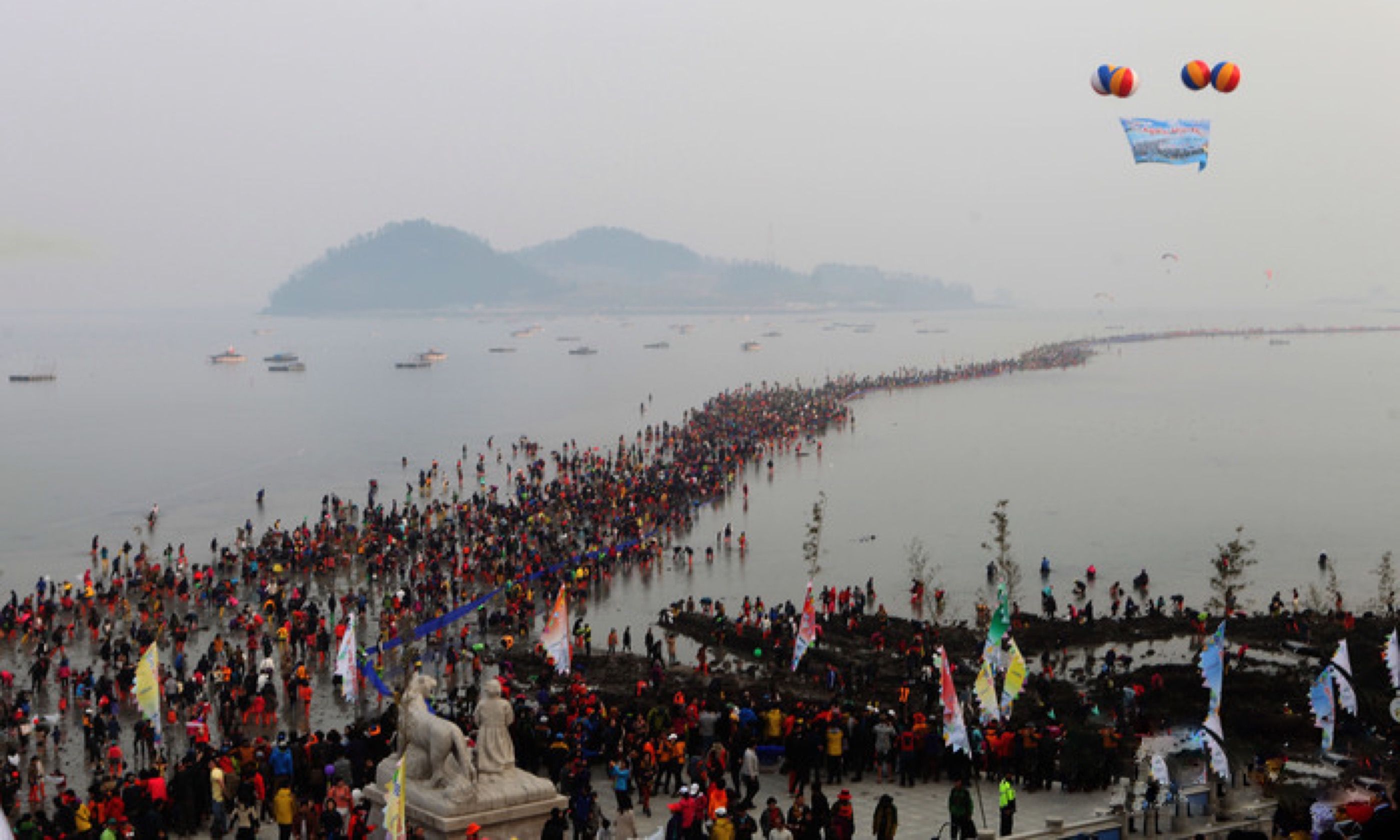 Jindo Miracle Sea Road Festival (Visit Korea)