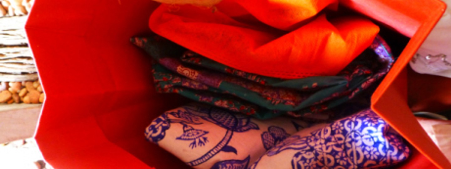 Colourful Indian shopping (Maureen - Lakshmi loves to shop)
