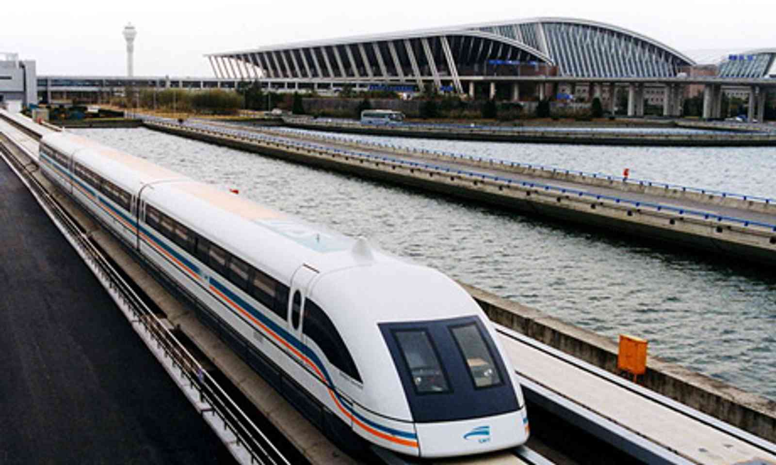 Maglev, Shanghai (Wiki Images, Alex Needham)