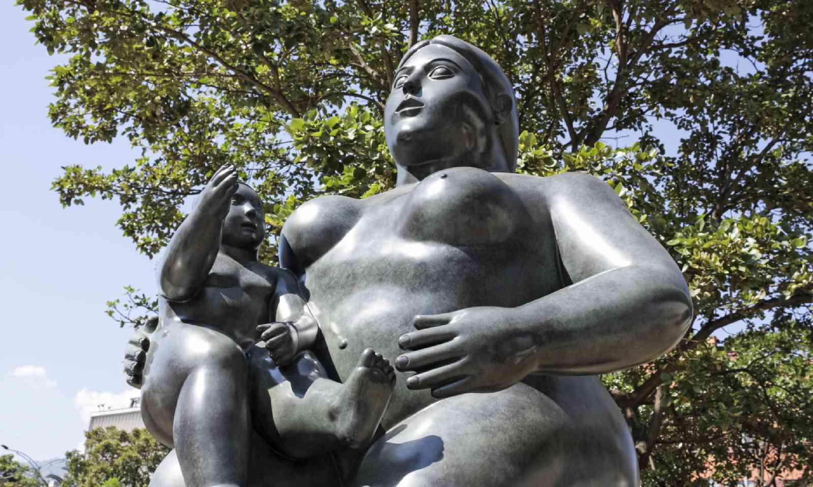 'Maternity' statue, Botero Square (Shutterstock)