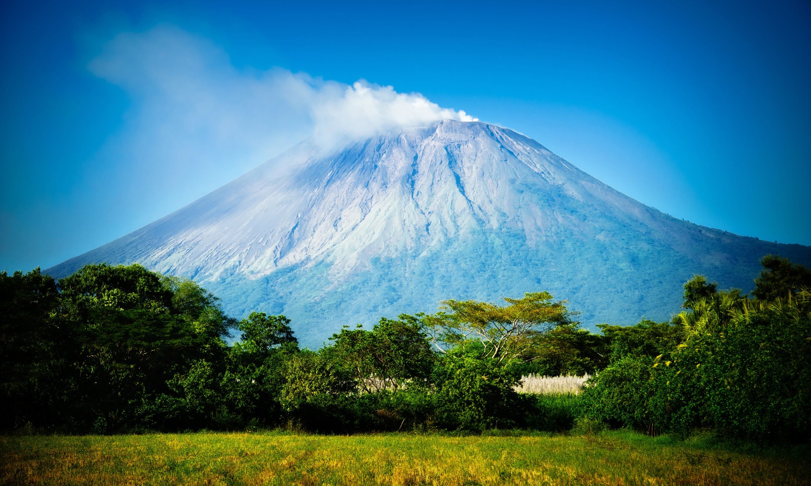 San Cristobal. Smoking. (Dreamstime)