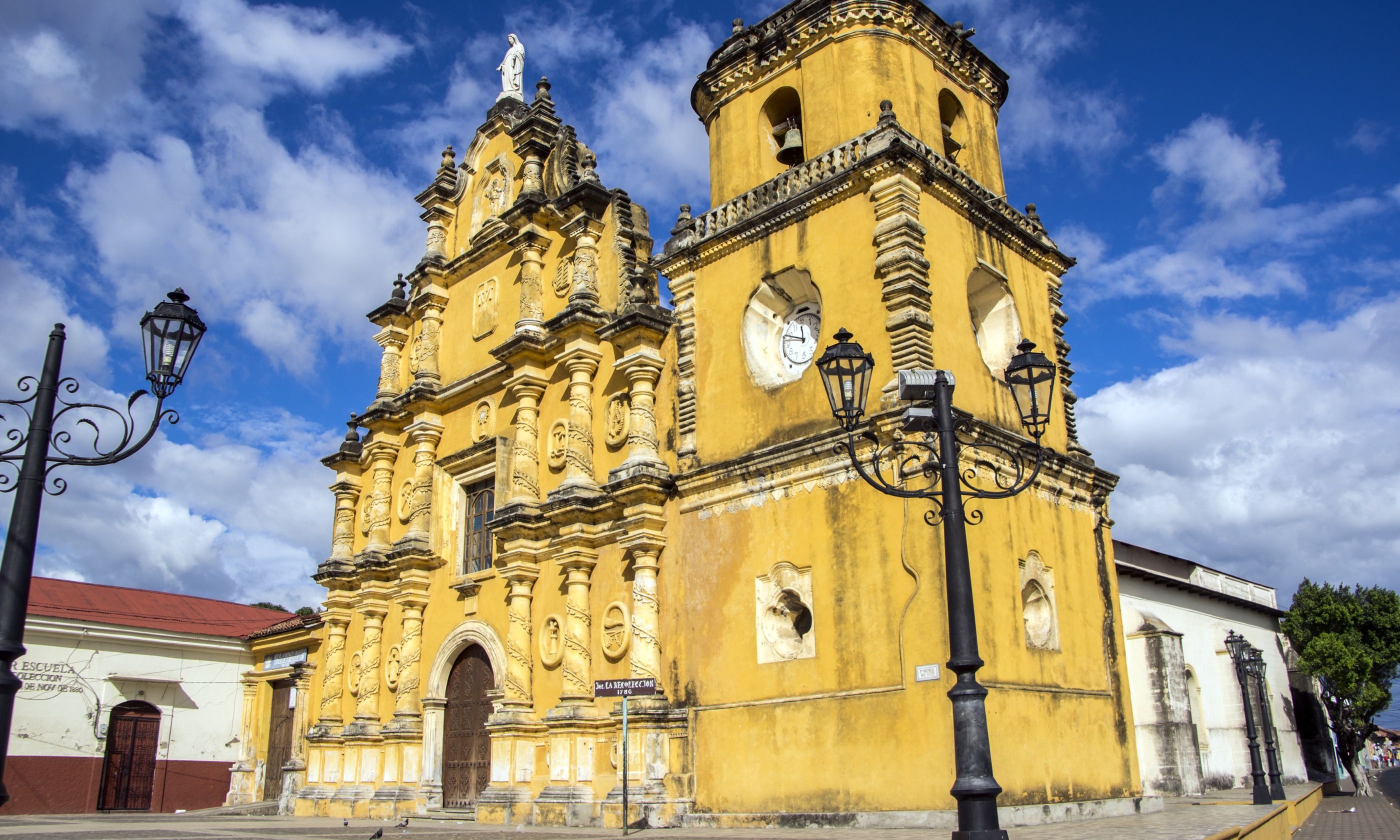 Iglesia de la Recolección in Leon, Nicaragua (Dreamstime)