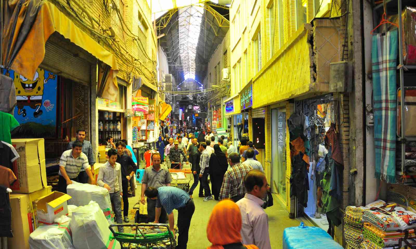 A busy bazaar in Tehran (Dreamstime)