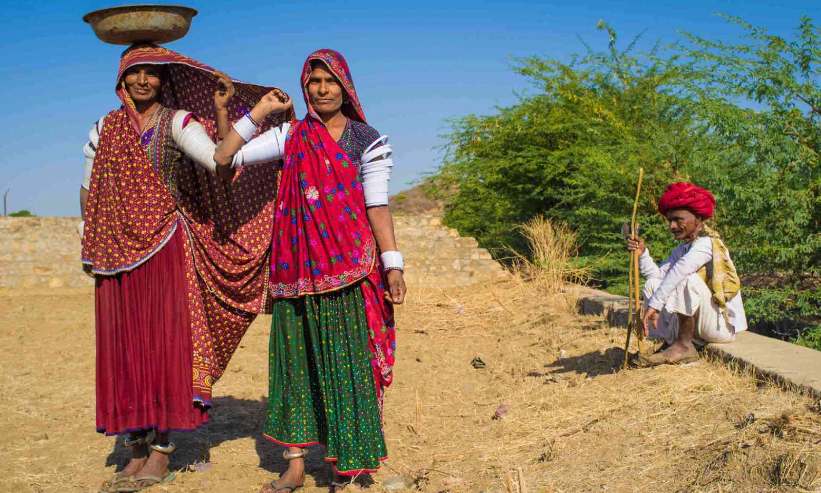 Rabari women stand in Gujarat (Shutterstock)