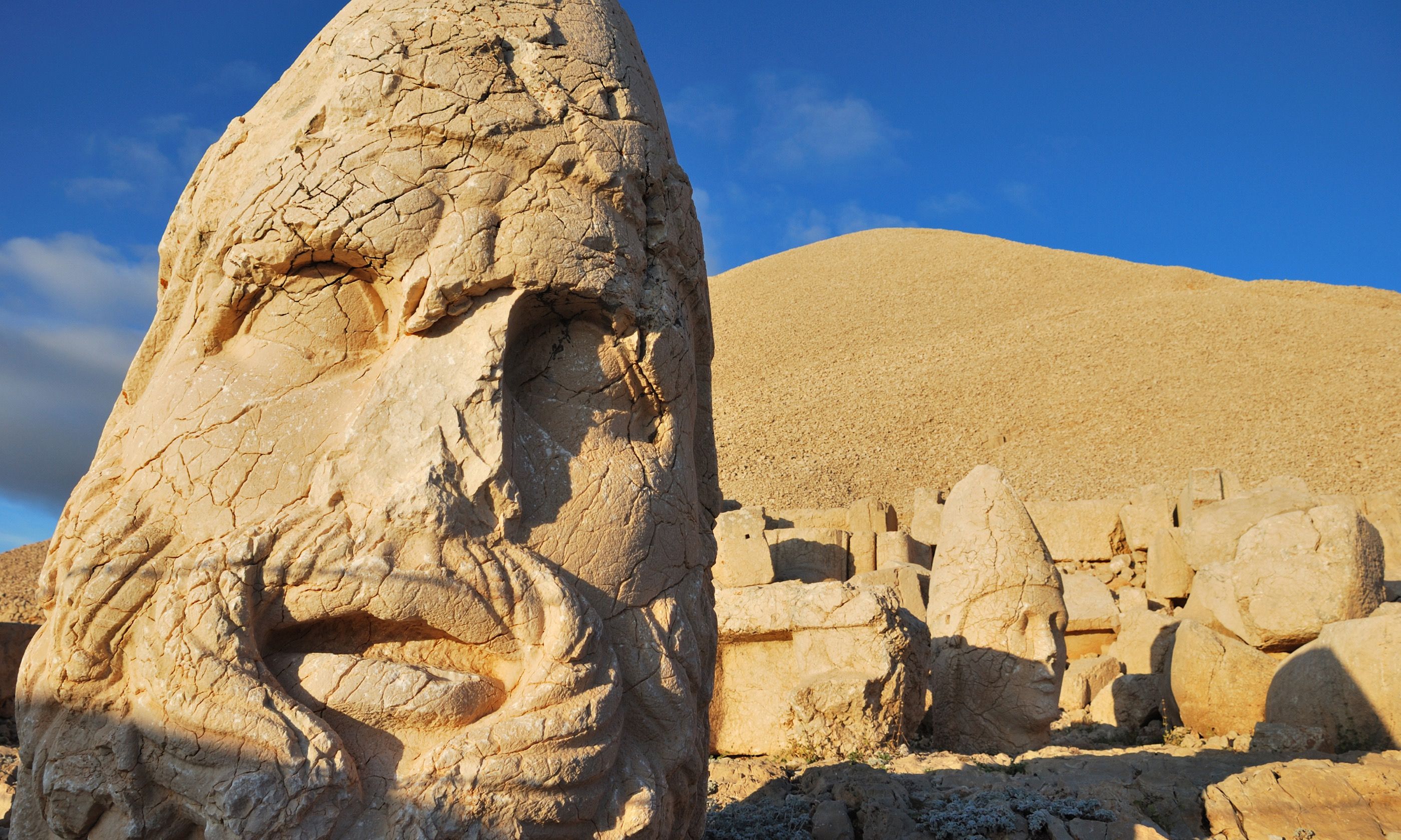 5 amazing giant stone heads around the world Wanderlust