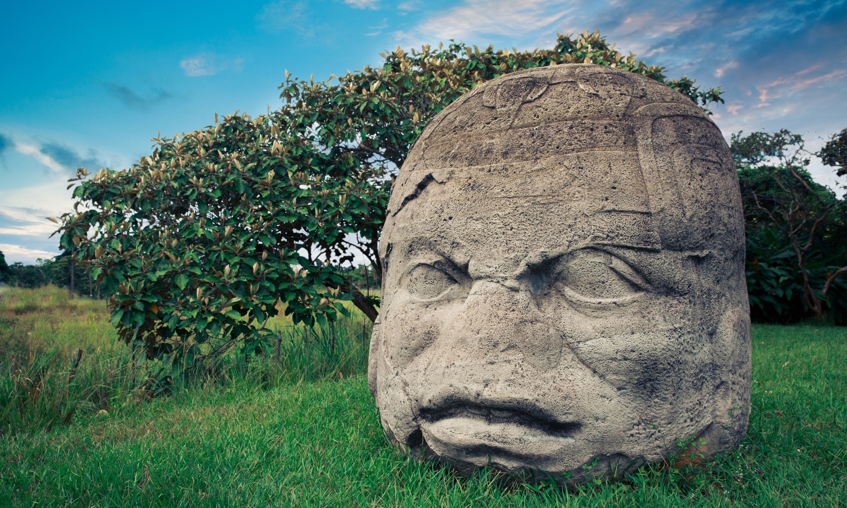 5 amazing giant stone heads around the world Wanderlust